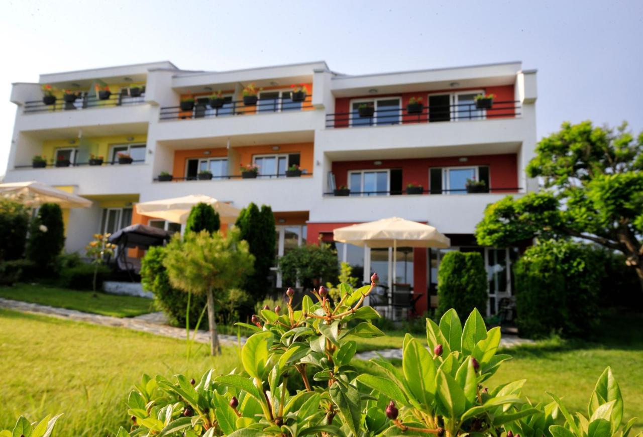 Stayinn Rainbow Houses Beachfront By Asteri Hotels Sunny Beach Eksteriør billede