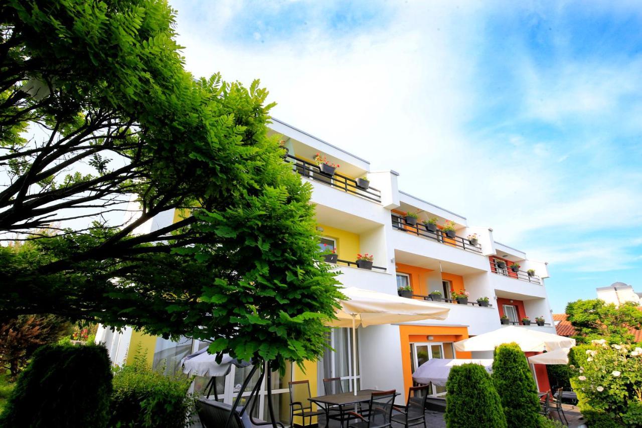 Stayinn Rainbow Houses Beachfront By Asteri Hotels Sunny Beach Eksteriør billede