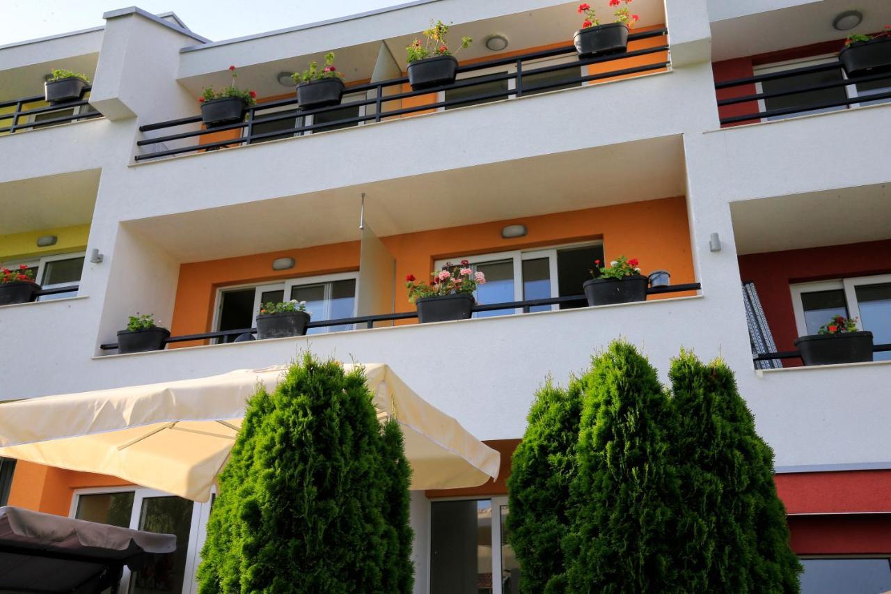 Stayinn Rainbow Houses Beachfront By Asteri Hotels Sunny Beach Eksteriør billede