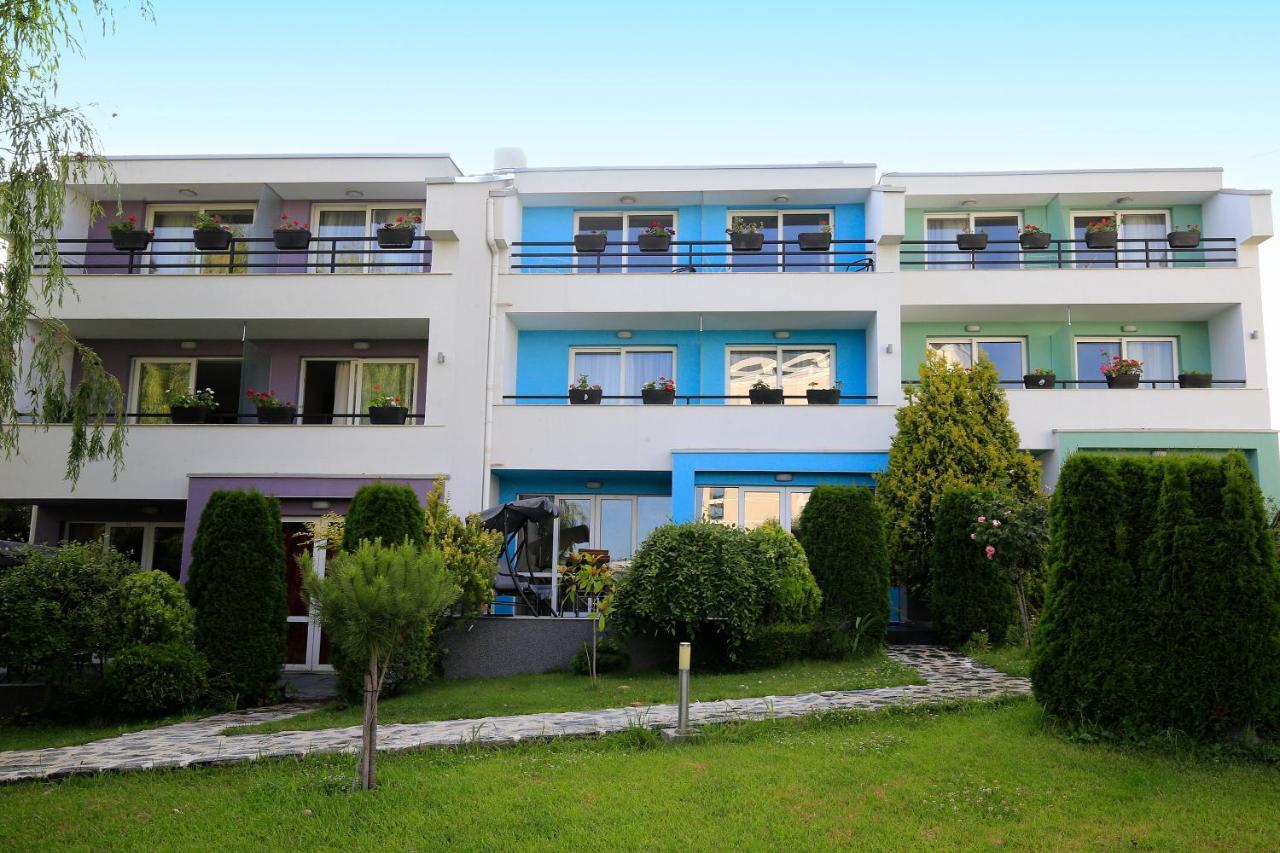 Stayinn Rainbow Houses Beachfront By Asteri Hotels Sunny Beach Eksteriør billede