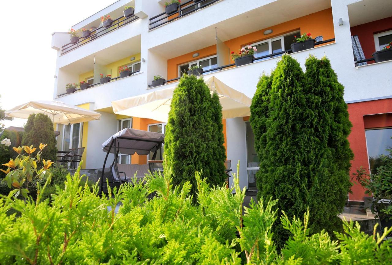 Stayinn Rainbow Houses Beachfront By Asteri Hotels Sunny Beach Eksteriør billede