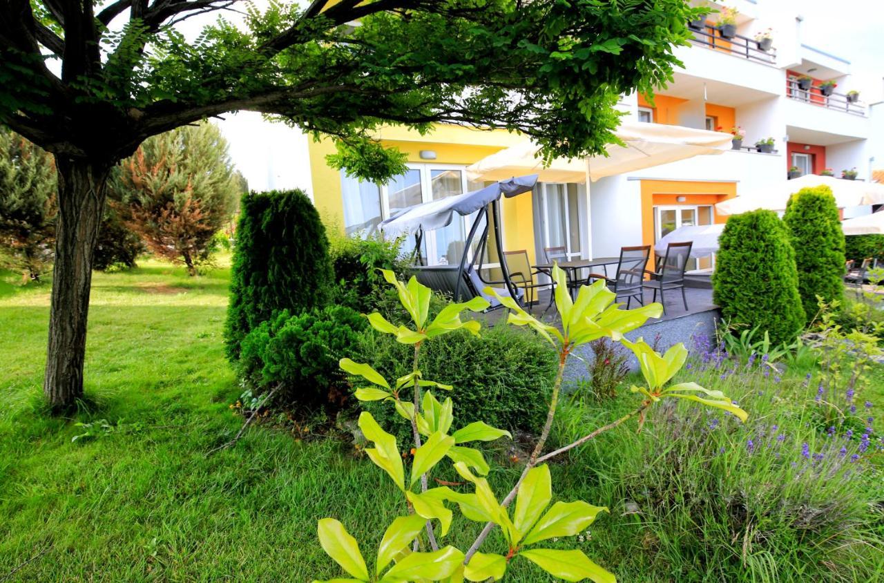 Stayinn Rainbow Houses Beachfront By Asteri Hotels Sunny Beach Eksteriør billede