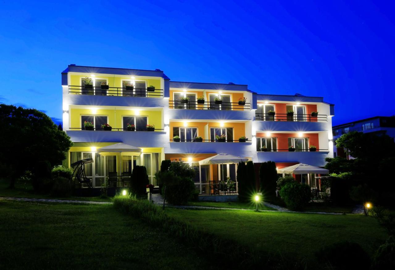 Stayinn Rainbow Houses Beachfront By Asteri Hotels Sunny Beach Eksteriør billede