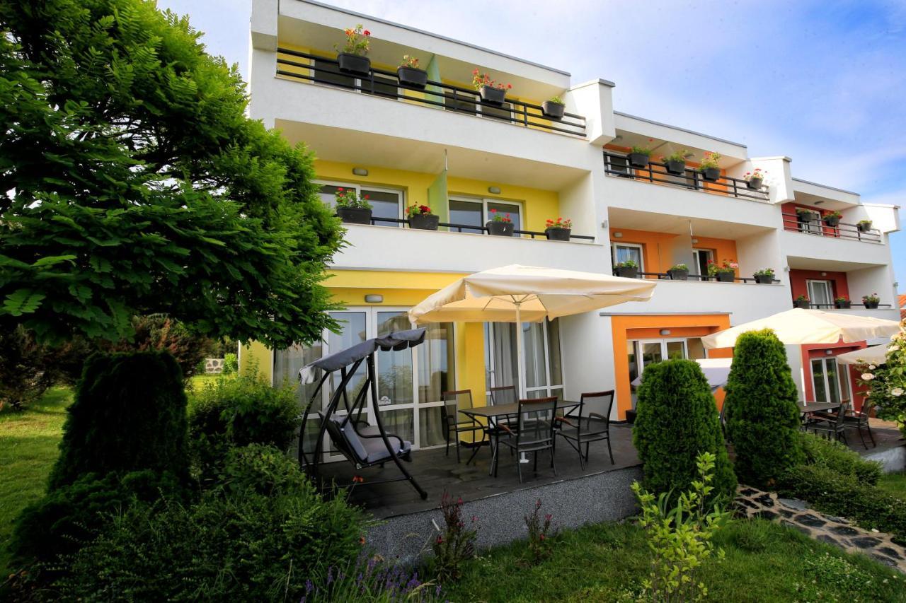 Stayinn Rainbow Houses Beachfront By Asteri Hotels Sunny Beach Eksteriør billede