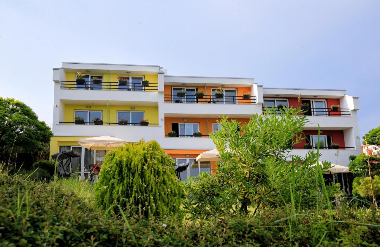 Stayinn Rainbow Houses Beachfront By Asteri Hotels Sunny Beach Eksteriør billede